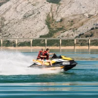 Reserva tu alquiler de motos de agua en Riaño