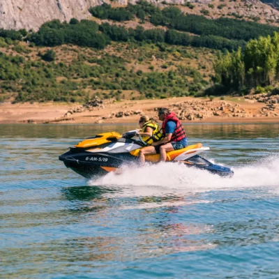 Motos de agua dobles en Riaño